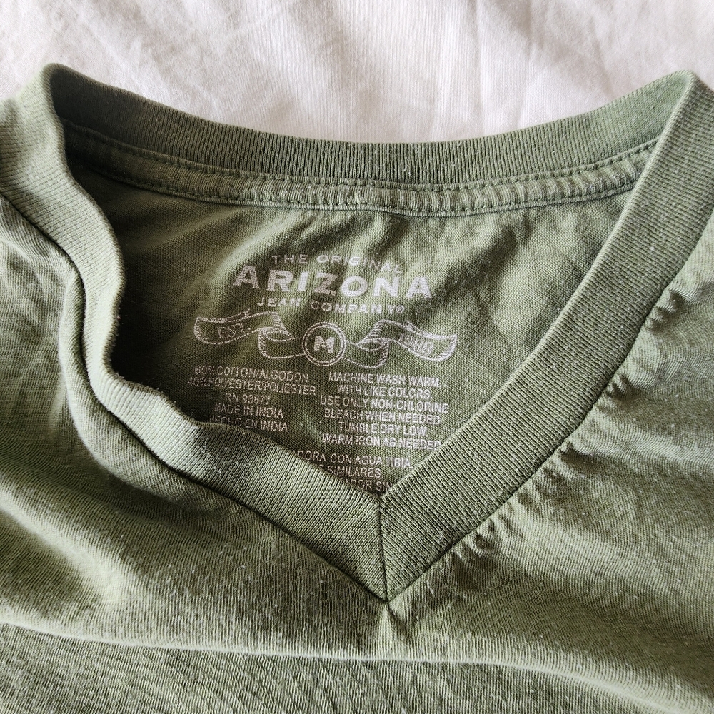 2 v-neck tees - Picture 4 of 9